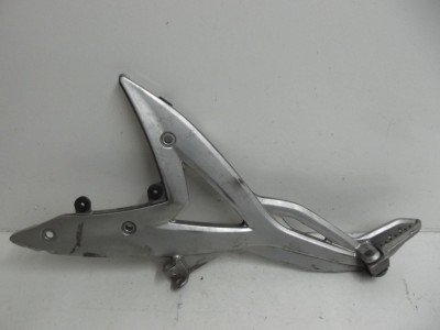 platine de repose pieds coté g ER6N 650 2006-2008