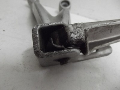 platine de repose pieds arrièr GSXR 1000 2001-2003 2