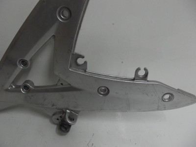 platine de repose pieds coté d ER6N 650 2006-2008 2