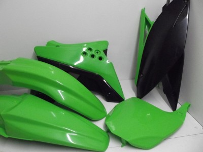 kit plastique qui comprends to KX F 450 2009-2011