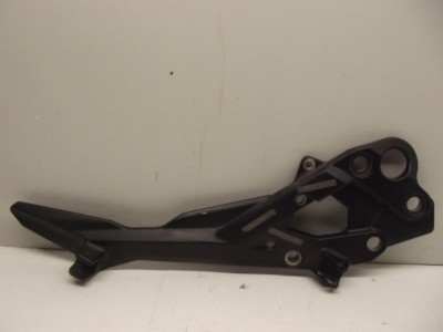 platine de repose pieds coté d XJ6 600 2009-2016