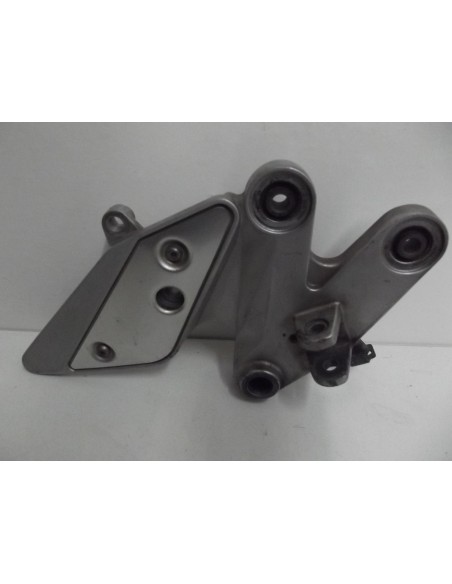 platine de repose pied coté dr FZ6  600 2004-2006