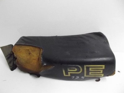 selle origine SUZUKI  dans le PE 175 1980-1980