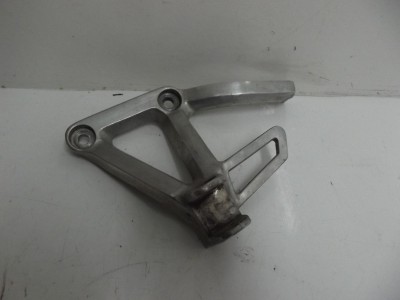 platine de repose pieds coté g FAZER 600 1998-2003