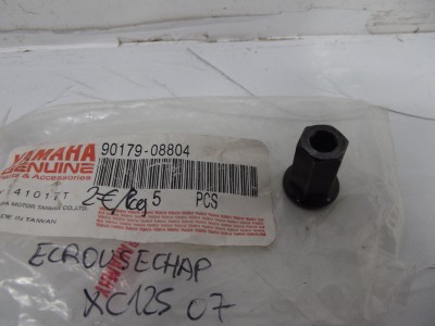 Ecrou d'échappement neuf YAMAHA CYGNUS... ref 90179-08804