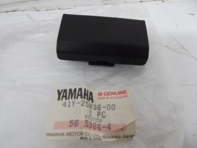 Cache plastique étrier de frein neuve YAMAHA 1200 VMAX ref 41Y-25836-00
